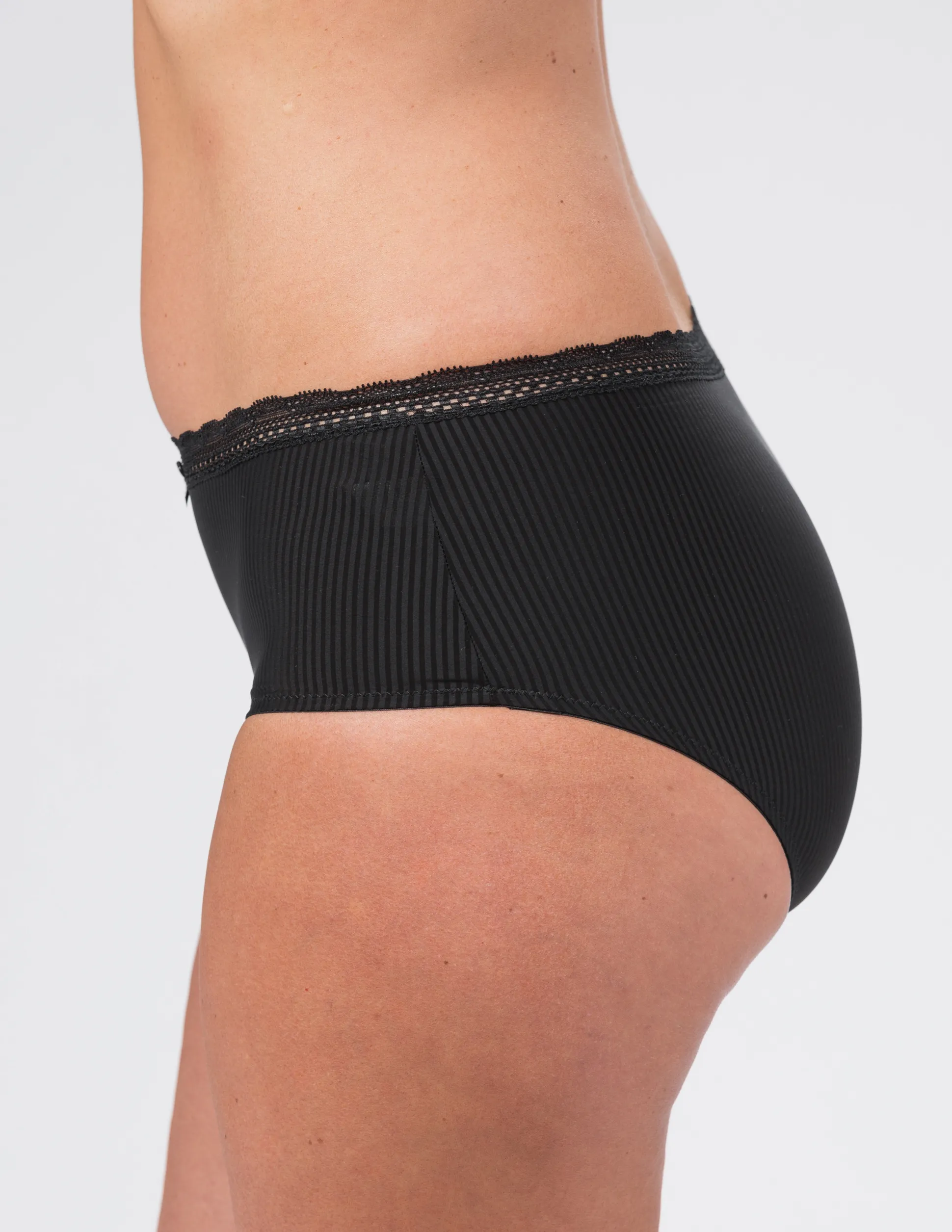 Trosa Midi Laila Spets Jacquard Svart