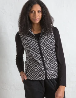 Väst Graphic Pattern